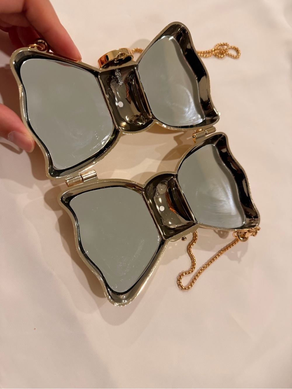 Gold Bow-Shaped Chain Mini Bag - Picture 7 of 10